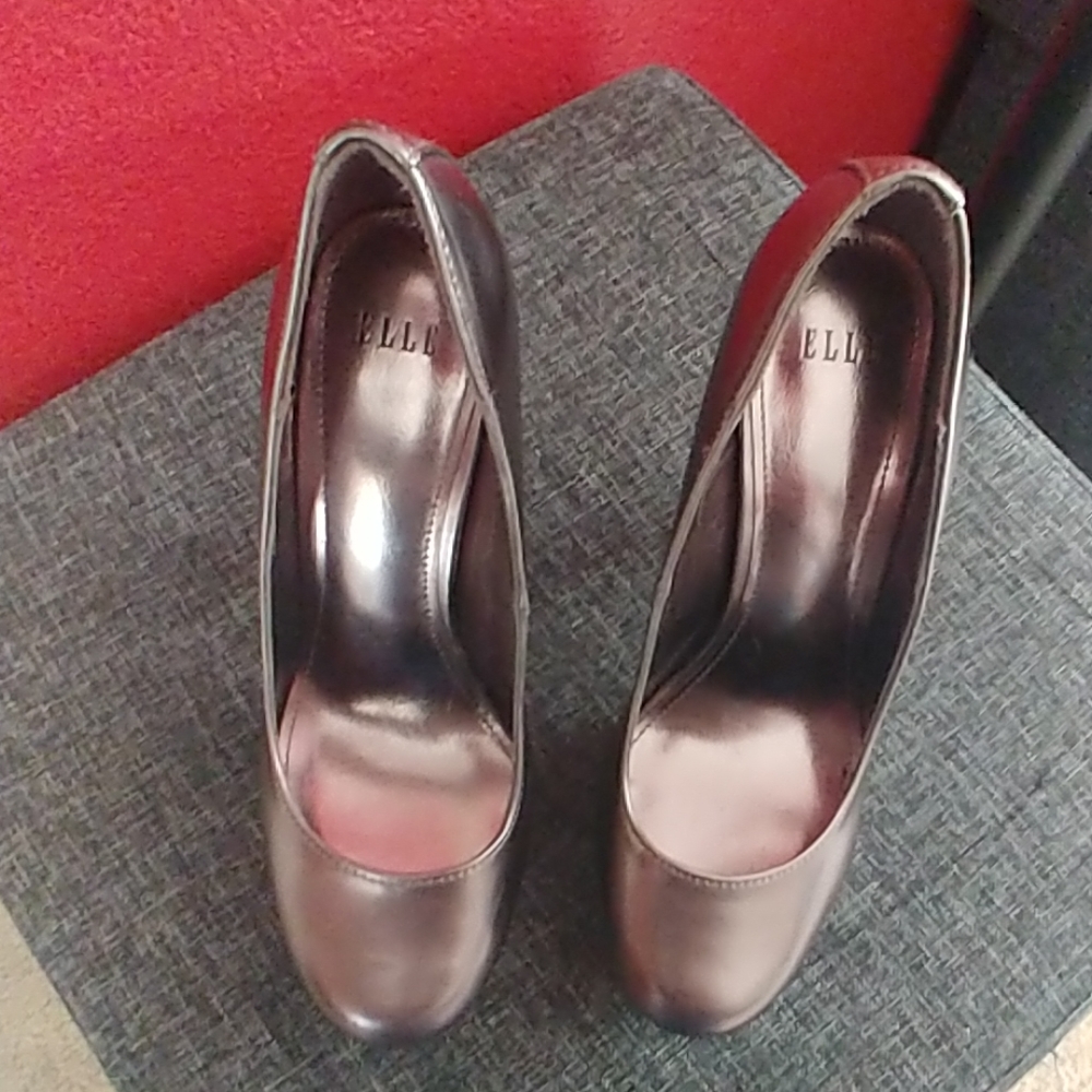 Shoe - Picture 2 of 4